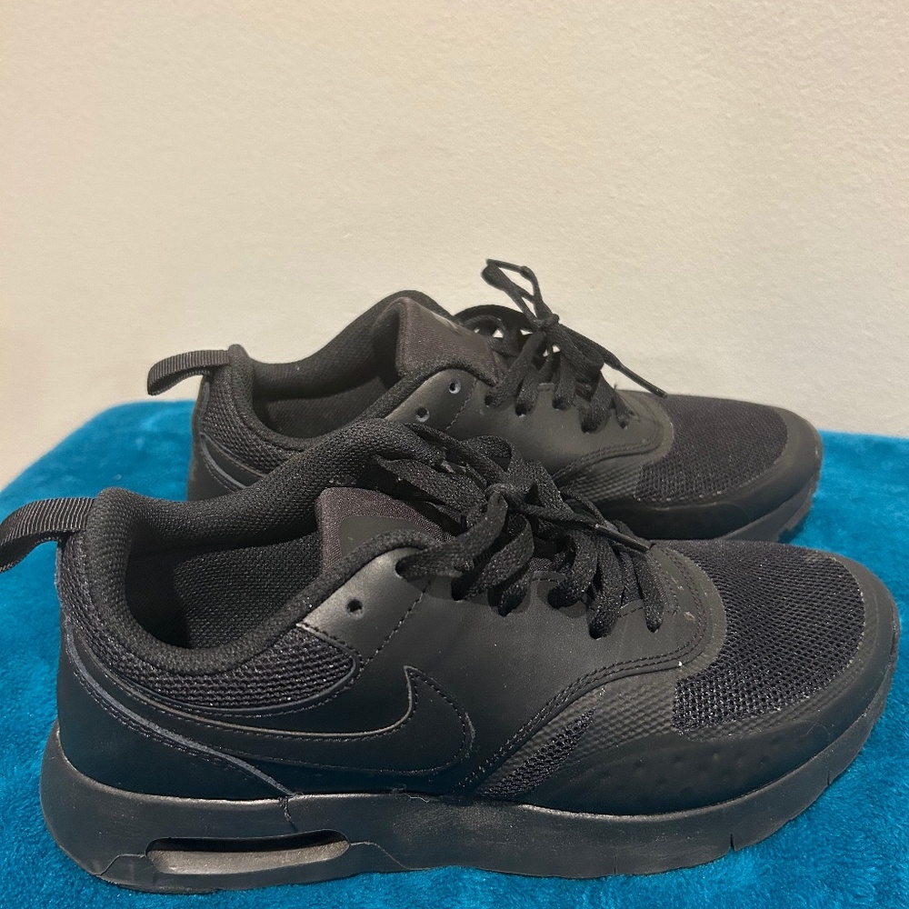 Black Nike